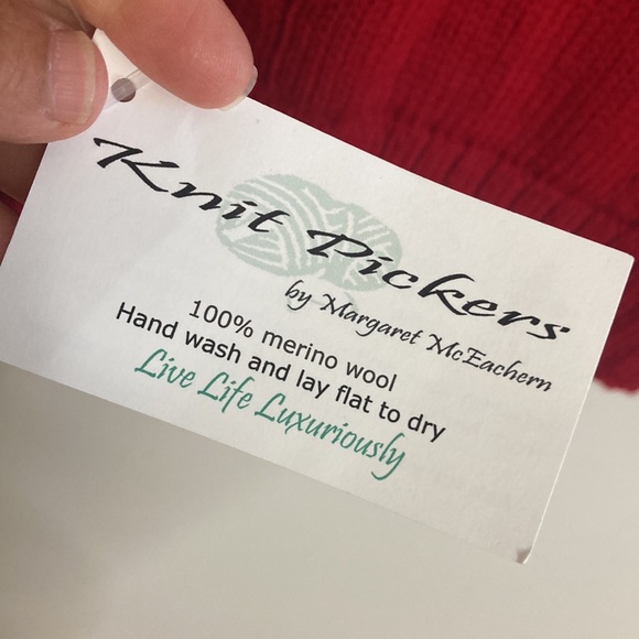 New Handmade Sweater Womens Medium Red Merino Wool Cable Knit Hoodie PEI Canada - Picture 11 of 16